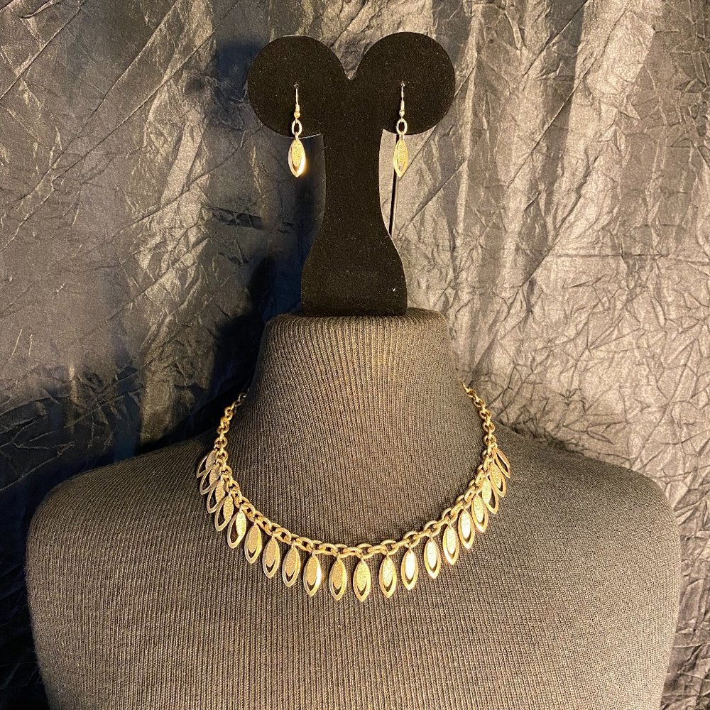Metal Necklace / Choker set